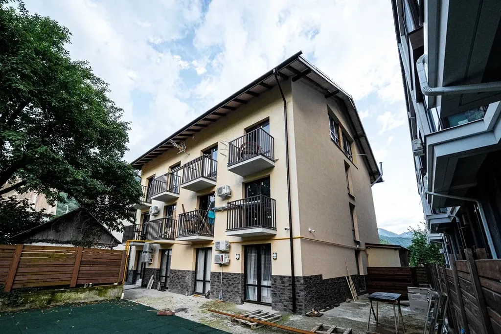 Зелёная студия в сердце гор