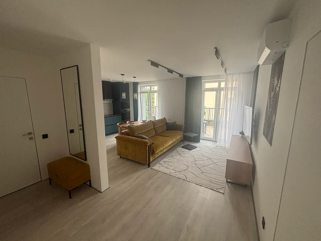 Эксклюзивная евродвушка с просторной террасой в самом сердце города