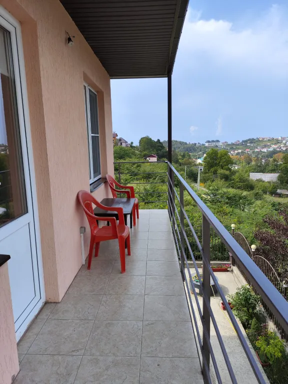 Не далеко от моря новая уютная квартира в частном доме