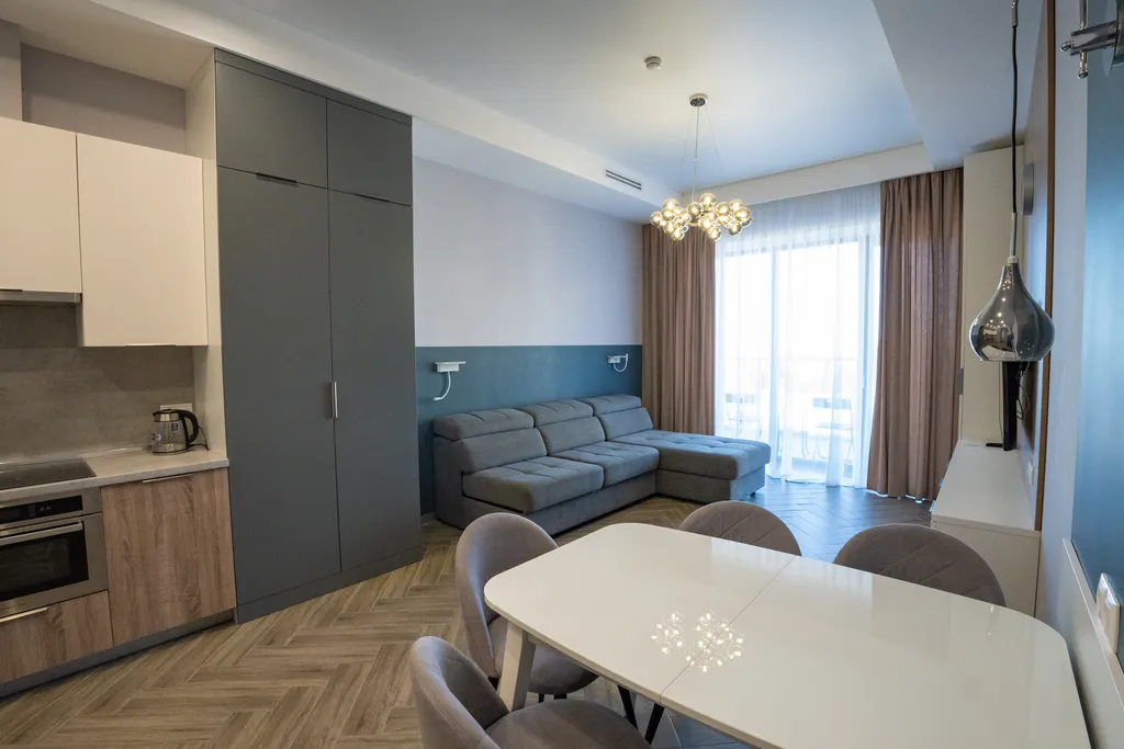 Двухкомнатные апартаменты с видом на море и город