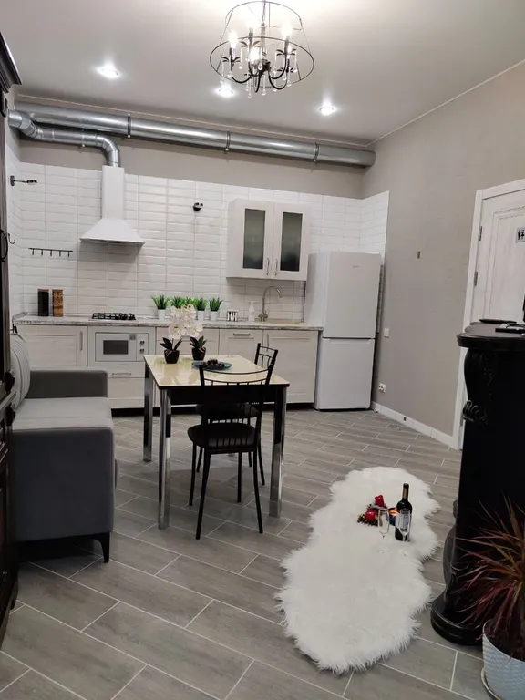 Дом в центре города рядом с набережной