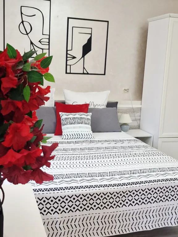 Квартира Квартира Просторная студия с балконом на тихой улице — Геленджик