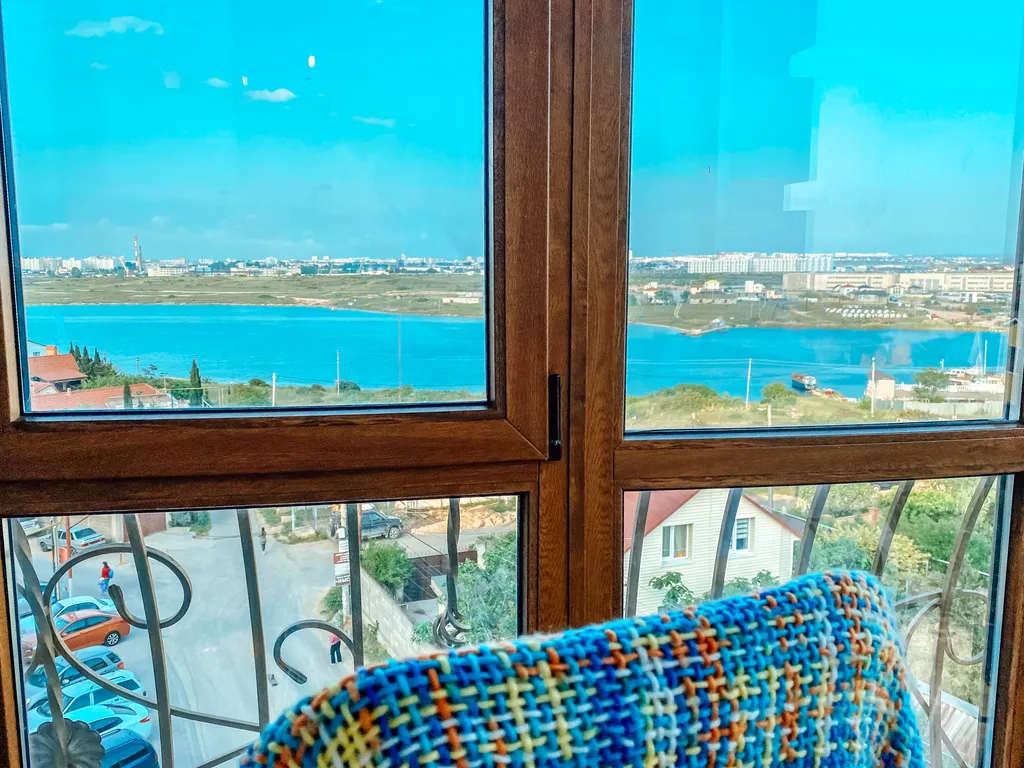 2-комнатные видовые апартаменты с бассейном у моря