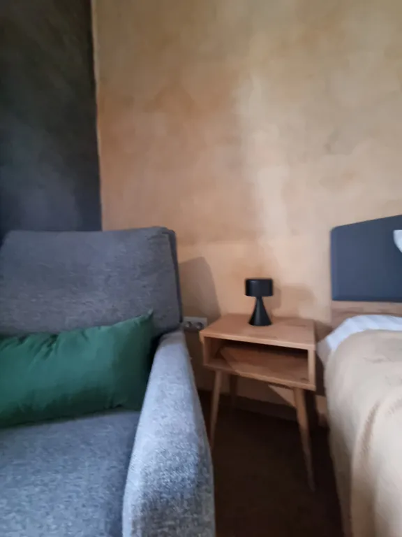 Современные апартаменты с джакузи у озера