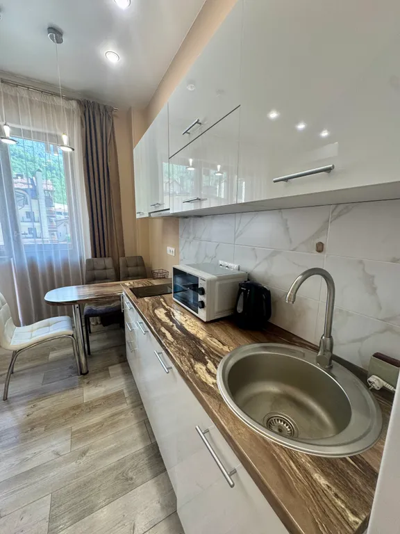 Светлая уютная студия с видом на горы