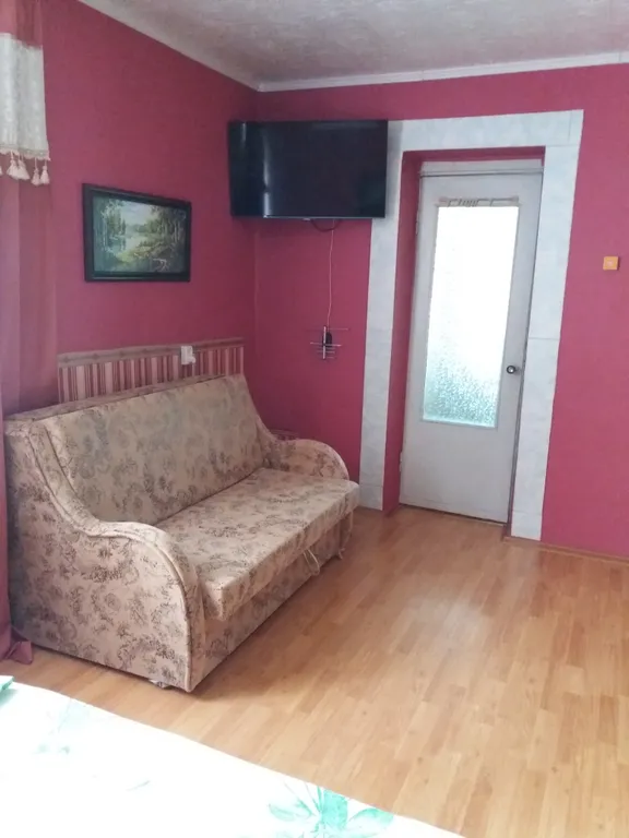 Большой дом-дача с двором, бассейном, беседкой, мангалом