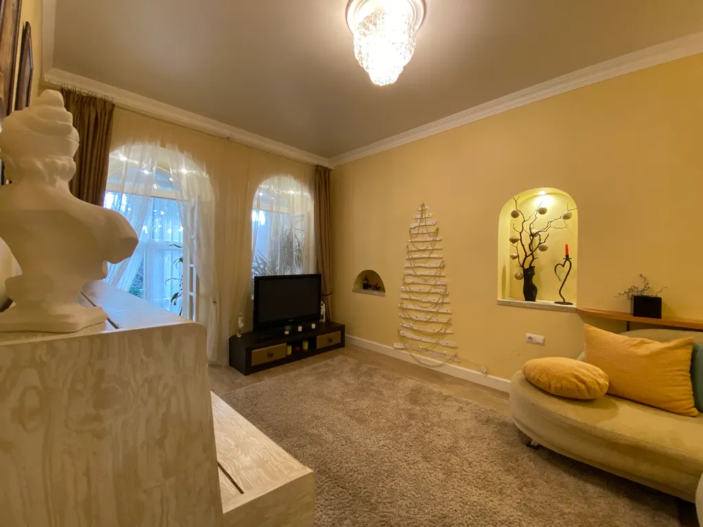 Двухкомнатная квартира возле набережной Ялты