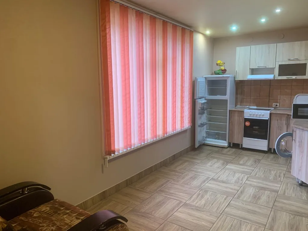 Уютный номер со светлой кухней и беседкой