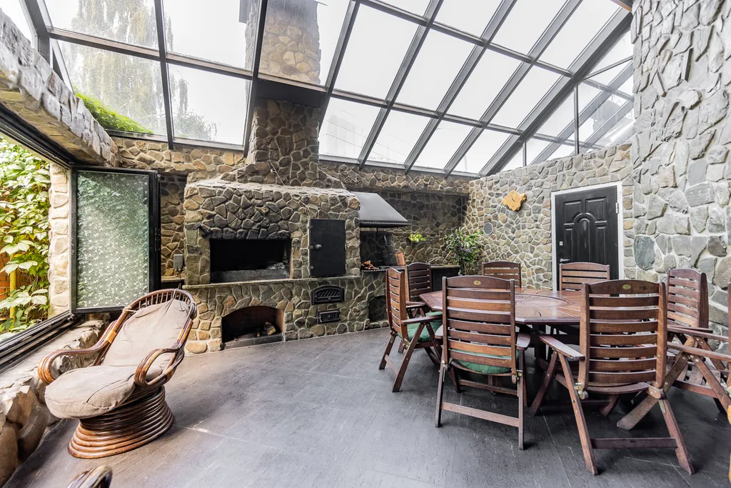 Дом-замок в Москве! Спа-зона, барбекю-зона внутри, караоке, кинозал...