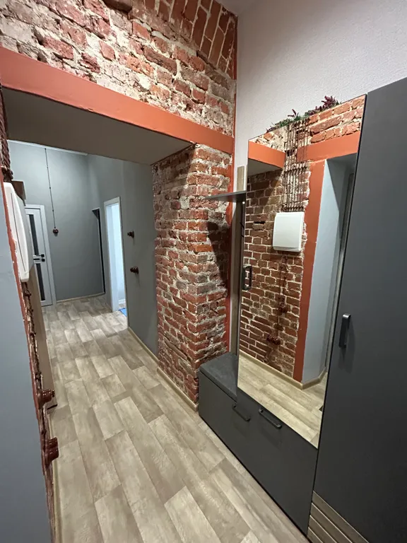 Уютный лофт с историческим балконом на главной улице