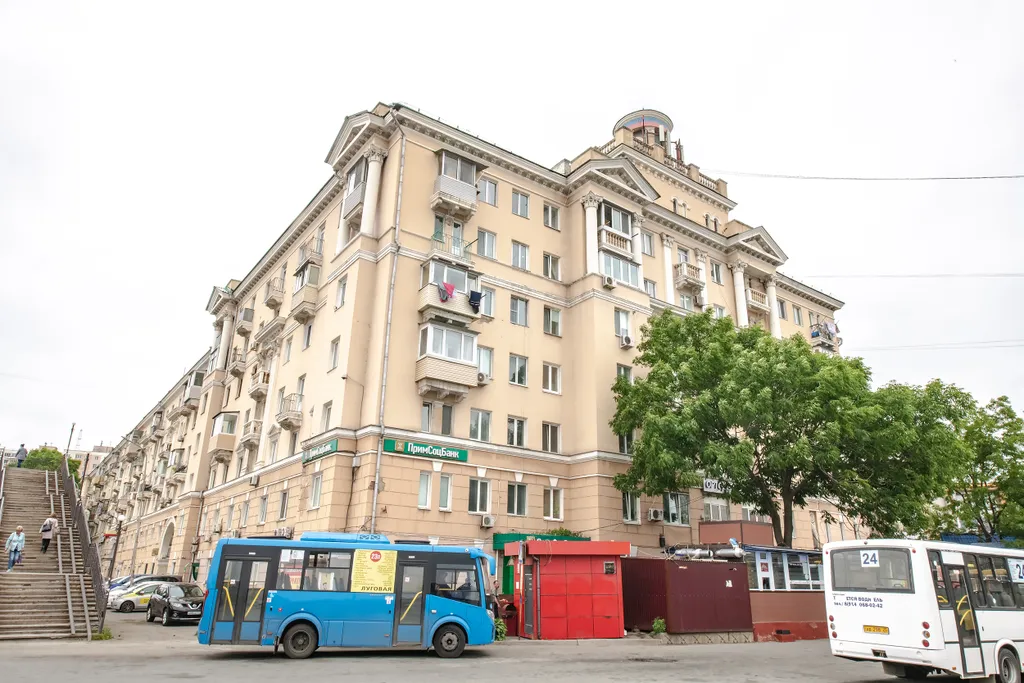 Квартира Уютная комната-студия на площади Луговой ждет Вас — Владивосток