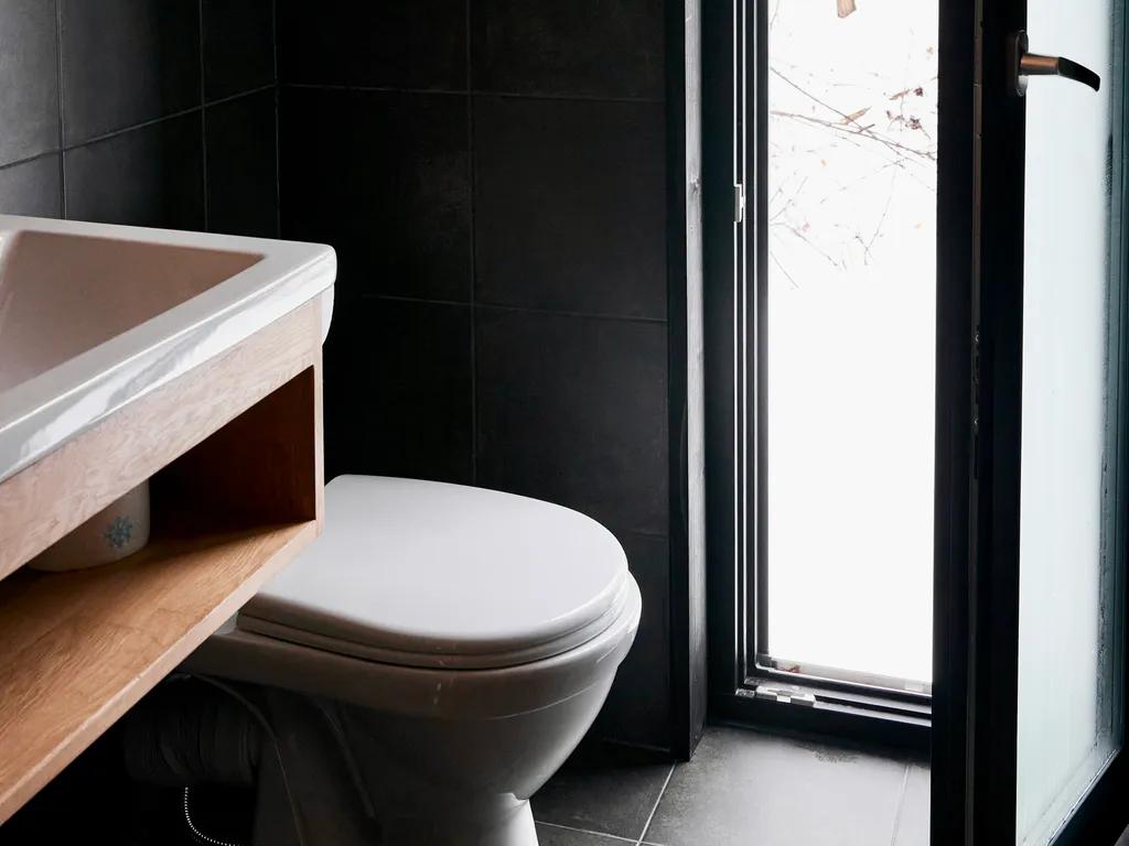 Дубльдом Тopоl cо cтильным интерьерoм и панoрaмным видом на лeс