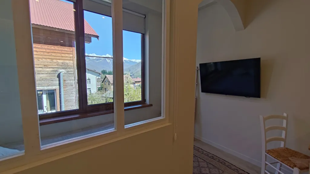 Студия в стиле бохо с видом на горы — уют и комфорт в центре