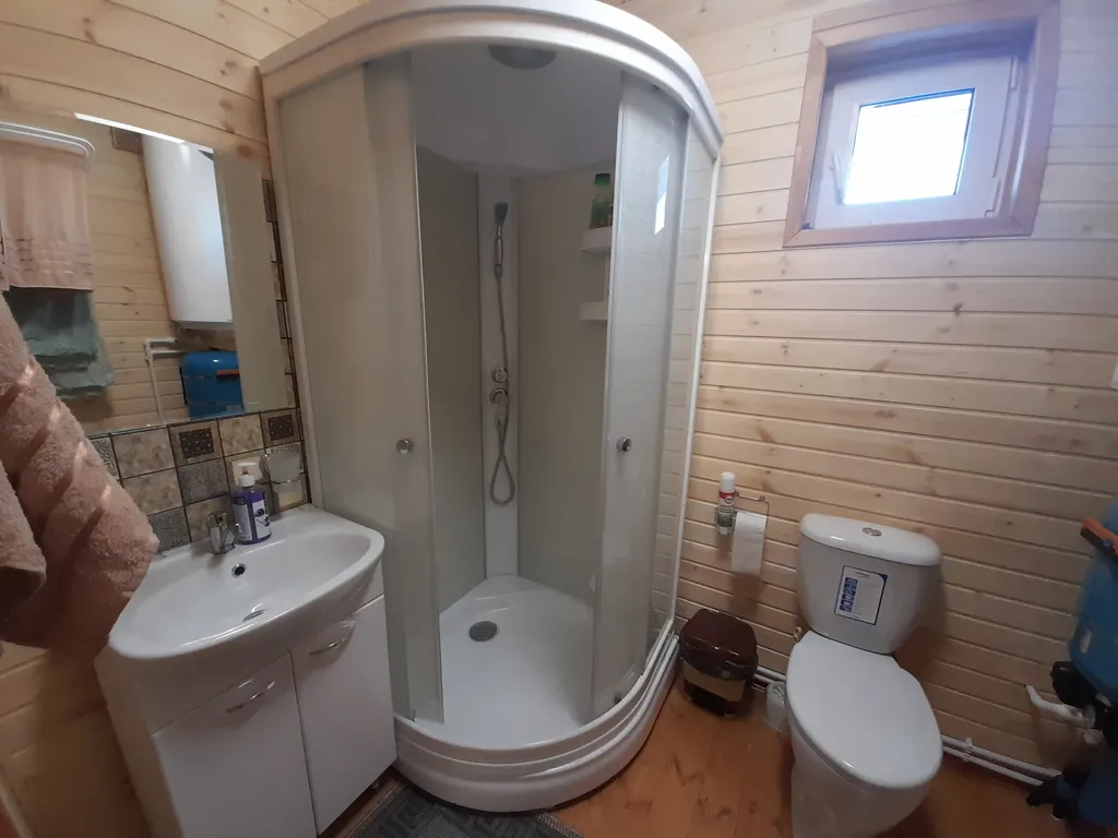 Уютный домик с отдельно стоящей русской баней на дровах и банным чаном