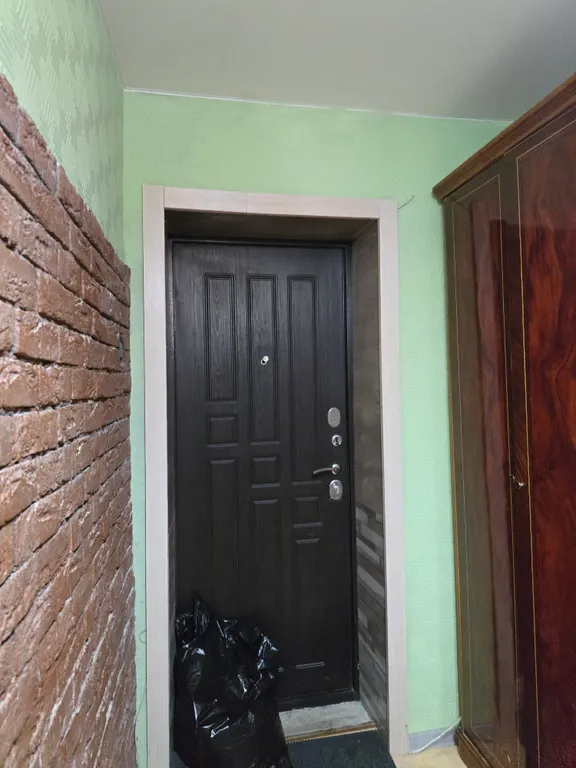 В самом центре города около рынка