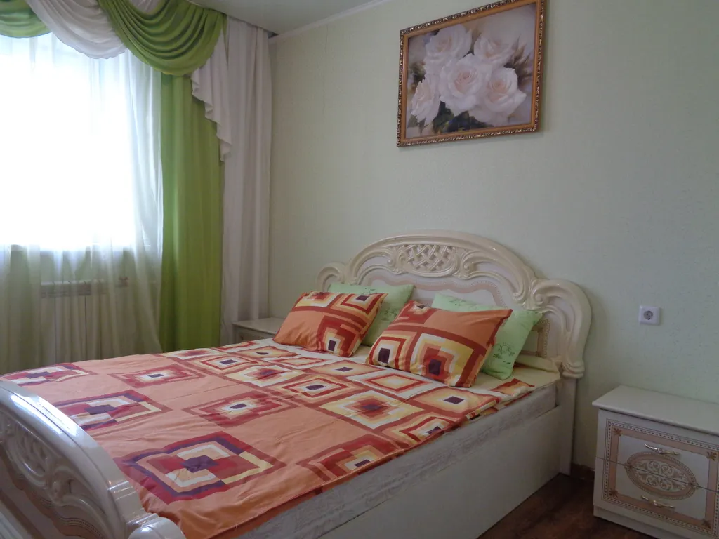 Чистая уютная квартира для большой семьи — аренда посуточно в Тобольск