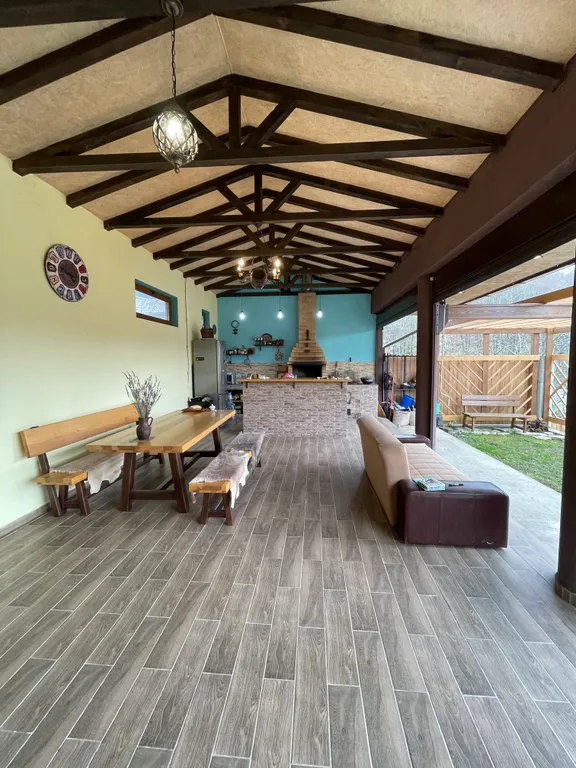 Дом у моря с видом на горы