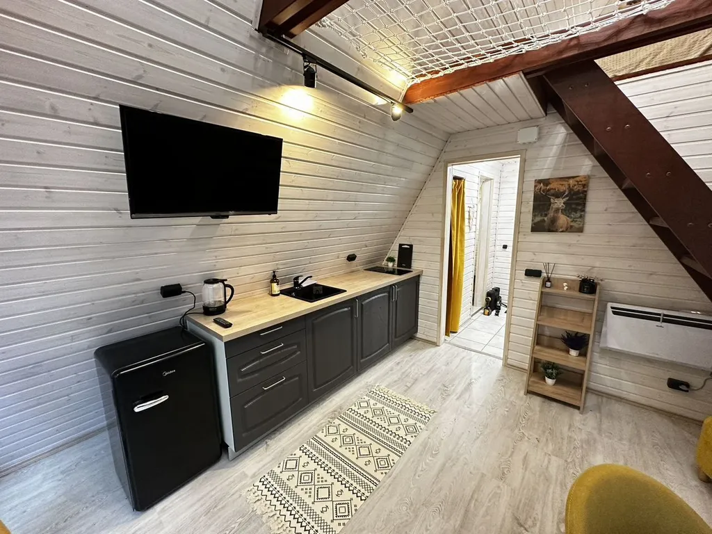 Уютный домик в стиле A-frame рядом с озером