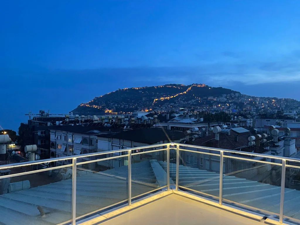 Уютный апартамент у моря с потрясающим видом в центре города