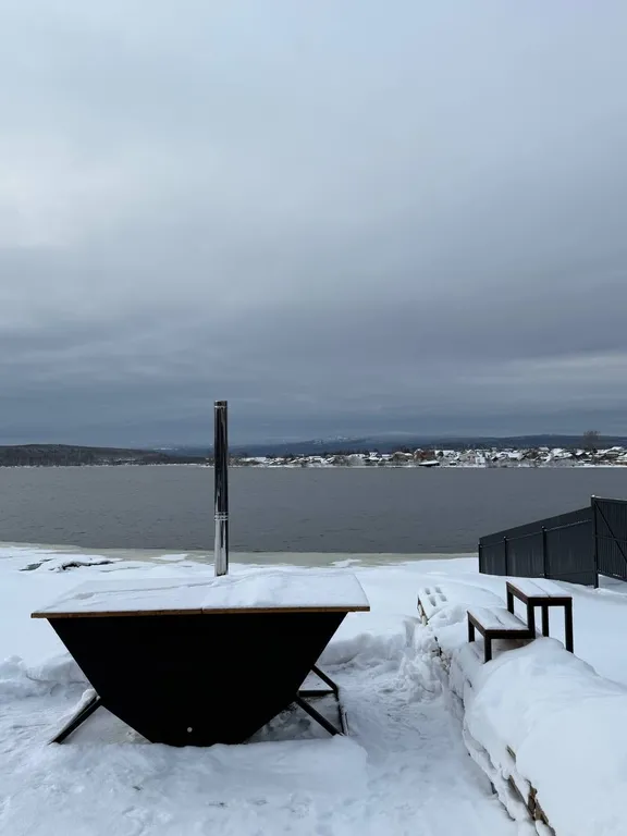 Коттедж "Грей Вилла"  на берегу водоема с потрясающими видами