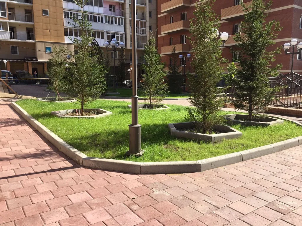 Просторная евротрешка с видом на Ангару и город