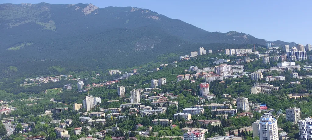 Квартира в спокойном районе, чистый воздух с видом на море и горы