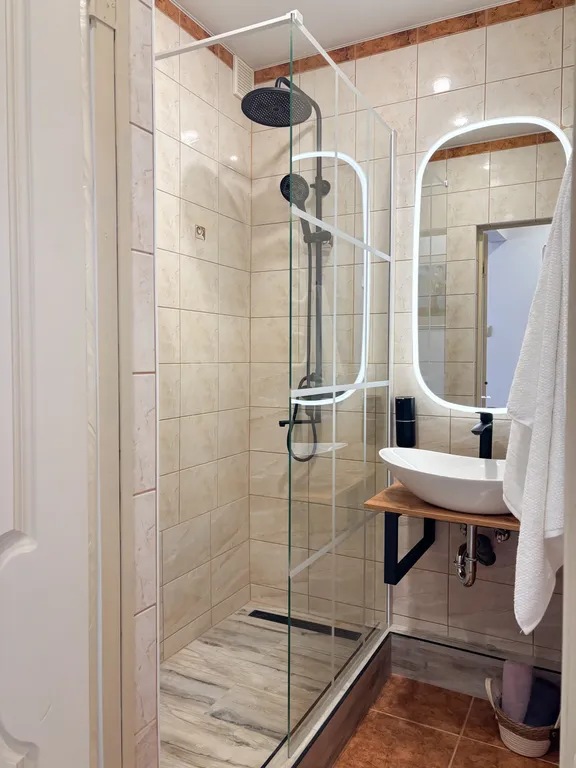 Квартира художника, 7 минут до пляжа, свободная парковка