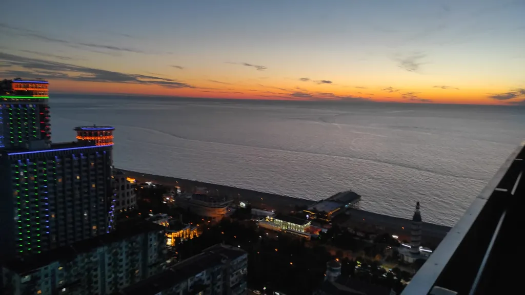 Квартира Квартира Семейный апартамент с отдельной спальней Орби Сити с видом на море — Батуми