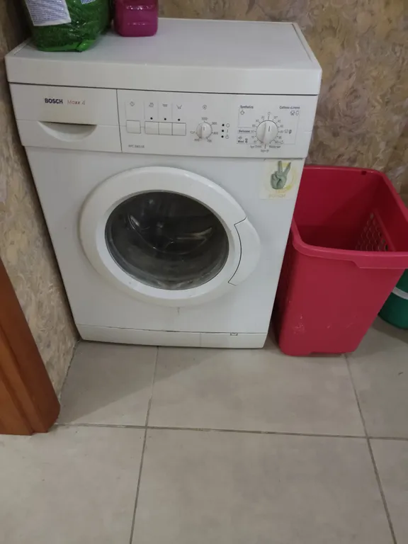 Дом у пруда, баня.