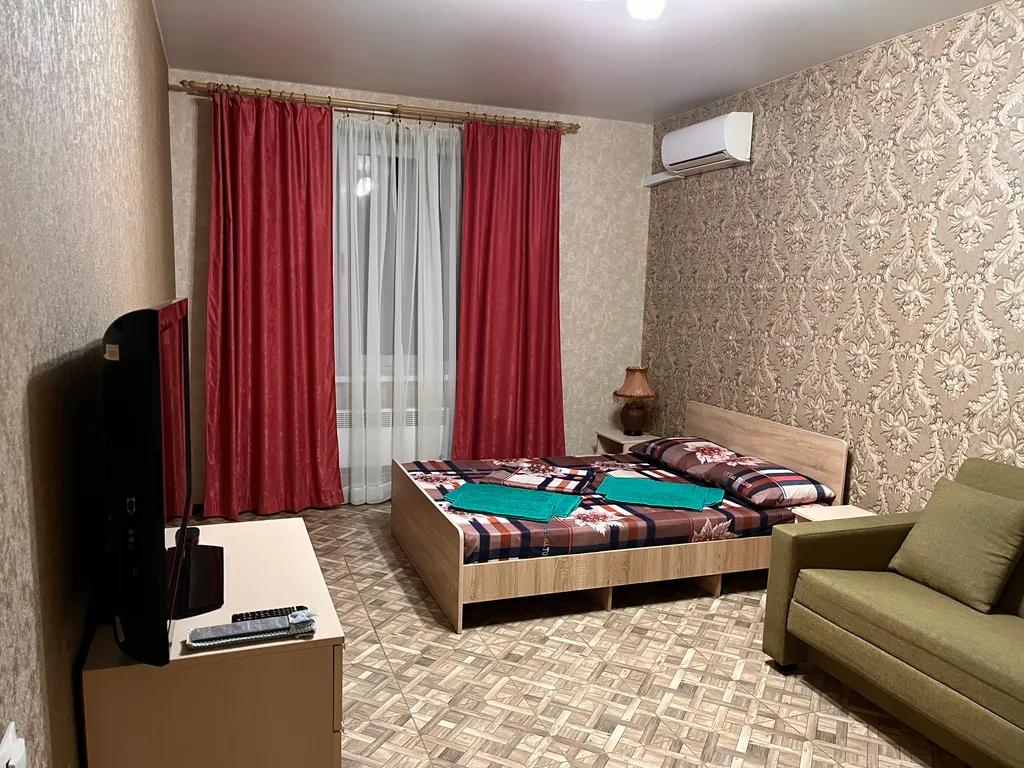 Уютная квартира на первом этаже в ЖК Бристоль с отдельным входом — аренда посуточно в Джубга