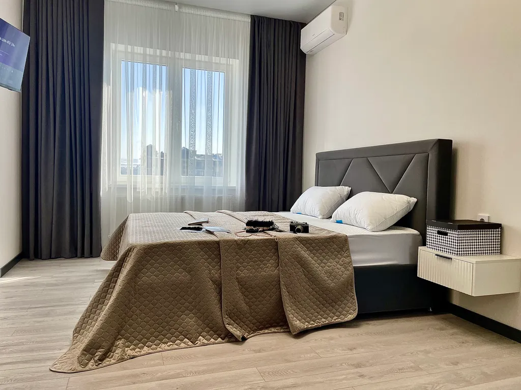 Двухкомнатная просторная квартира с панорамным видом на парк в центре