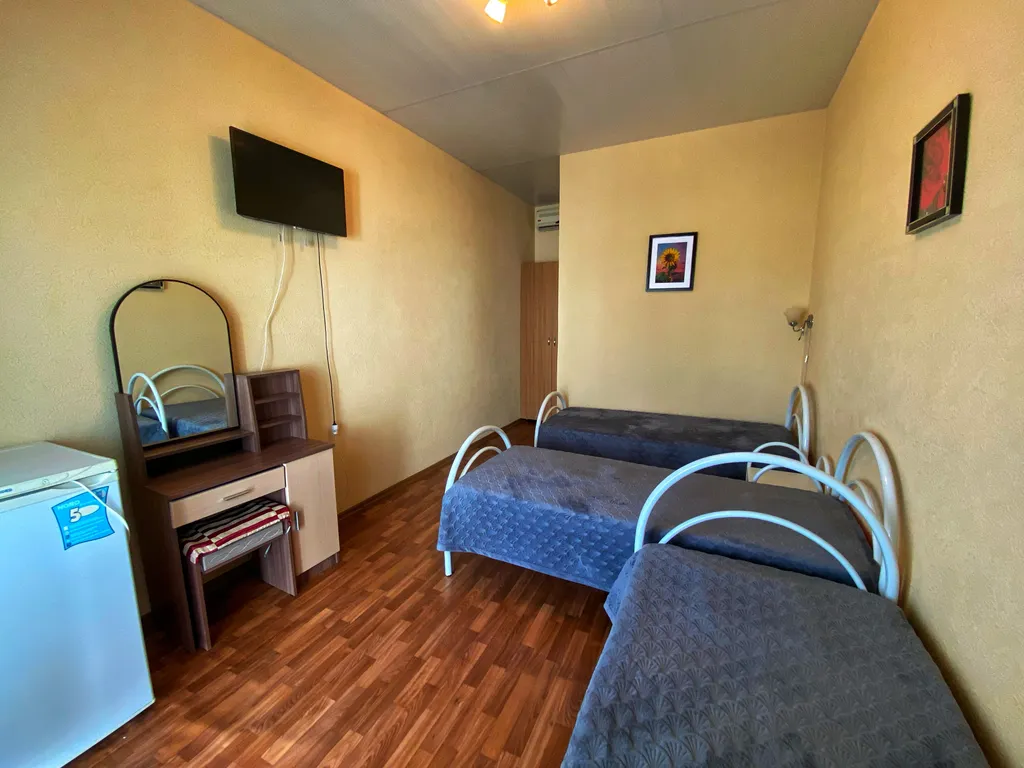 Квартира Трехместный номер с тремя отдельными кроватями — аренда посуточно в Голубицкая