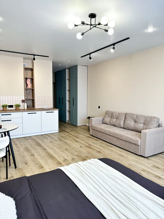 Студия в центре города с видом на набережную