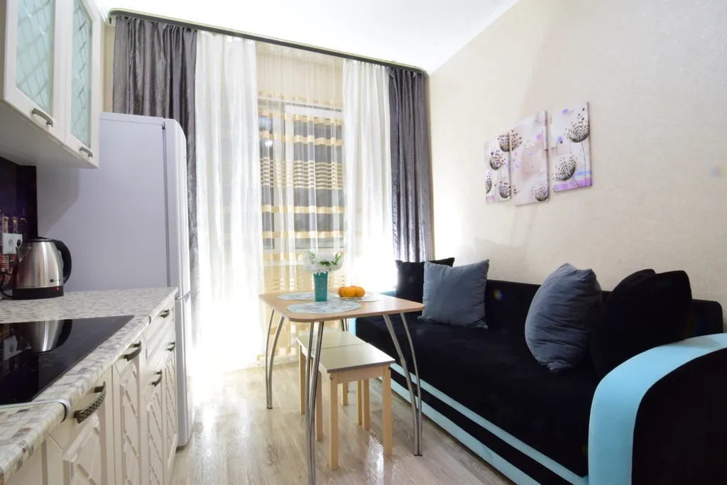 Уютная квартира рядом с ТЦ Аура и вокзалом, Аэропорт