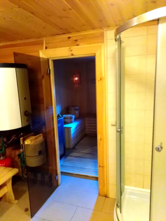 Дом - баня на берегу реки