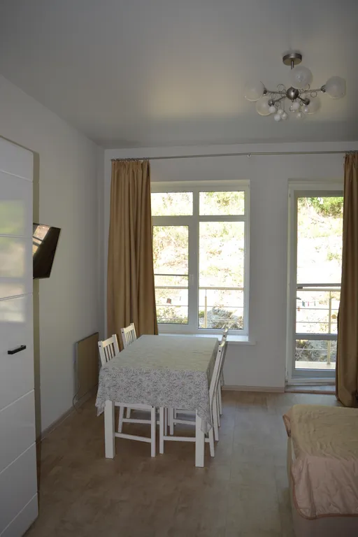 Двухкомнатная квартира у моря с немноголюдным пляжем