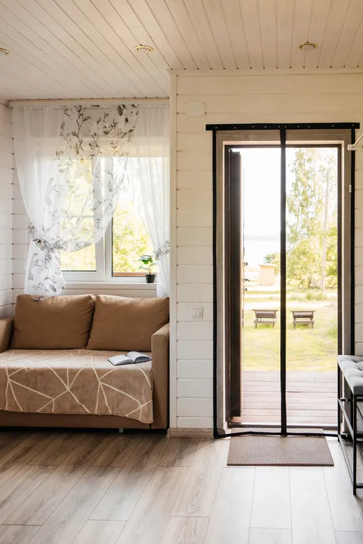 Уютный дом на берегу озера "Прозрачный берег №5"