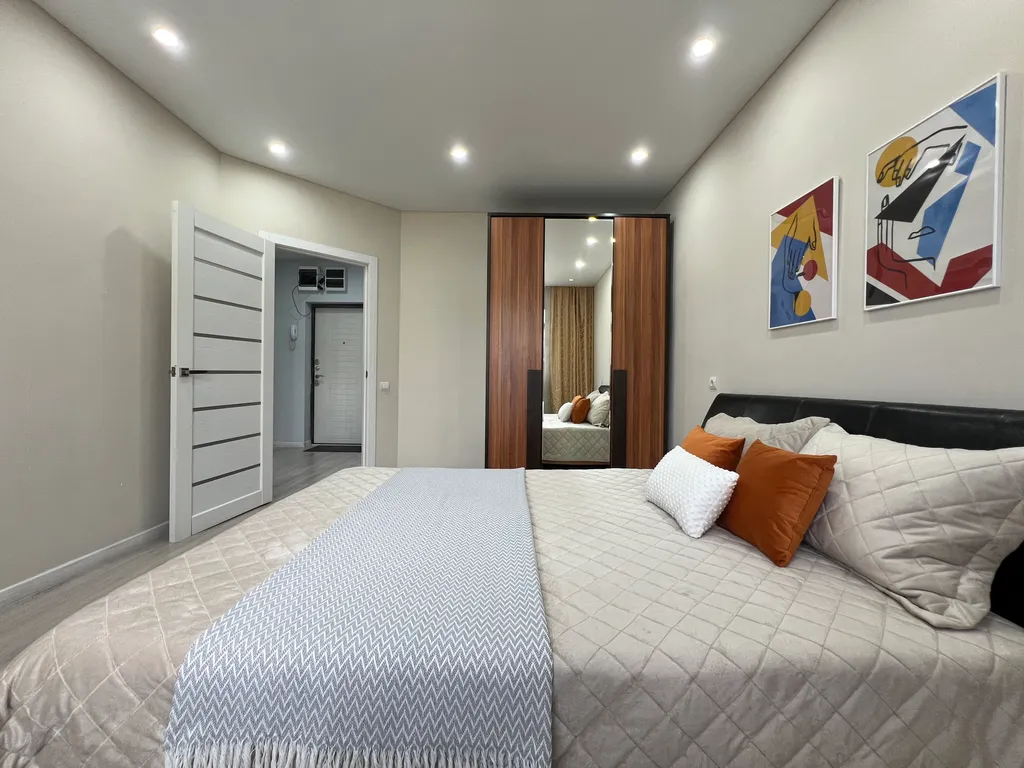 Просторная 2-к квартира в центре. Не берем оплату за финальную уборку