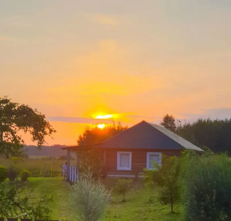 Милый дом на берегу озера