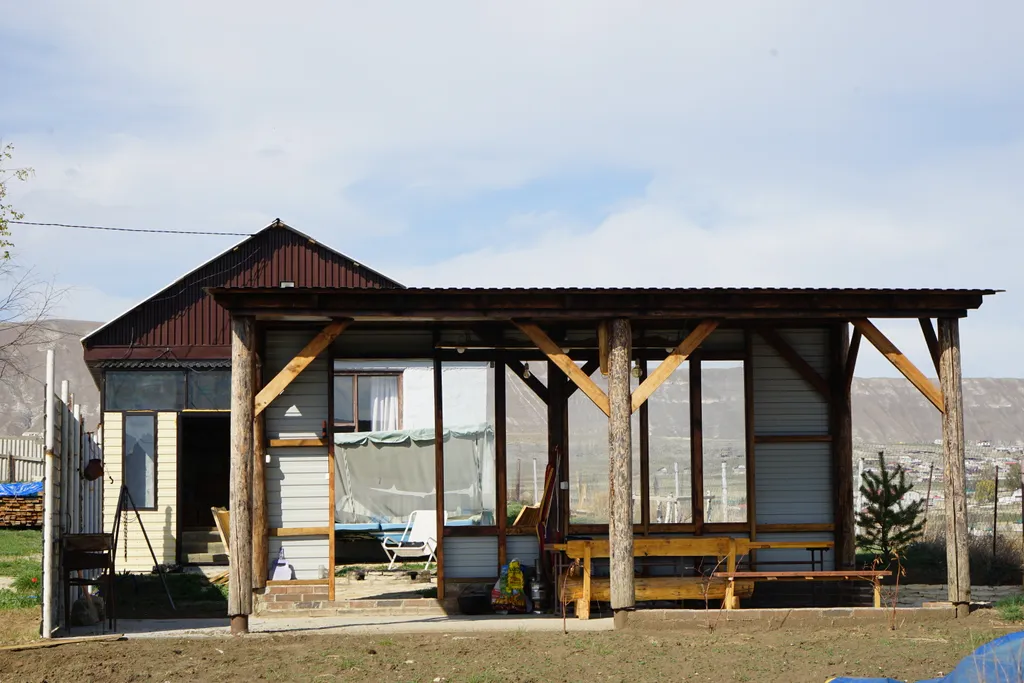 Домик на краю обрыва