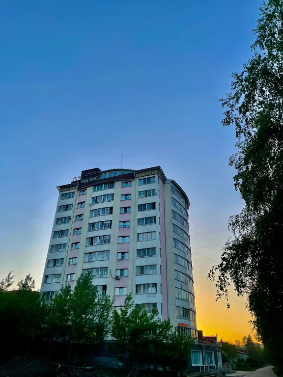 Замечательн квартира-студия на въезде в город и красивым видом на горы