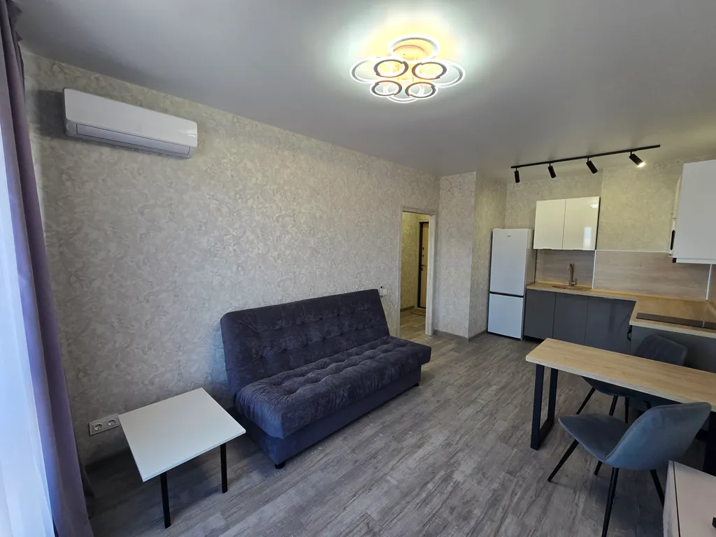 Новая полноценная квартира с балконом на Бульваре