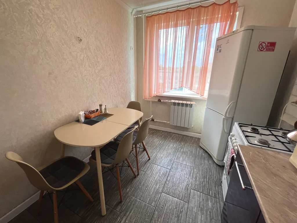 Просторная двухкомнатная с большой кухней у ДК Металлургов