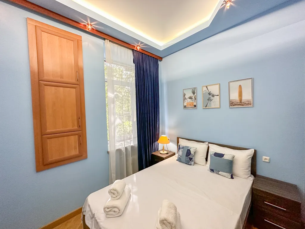 В центре под рукой все событие