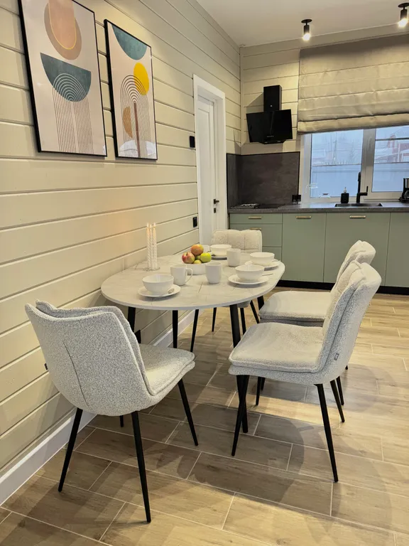 Дом рядом с озером