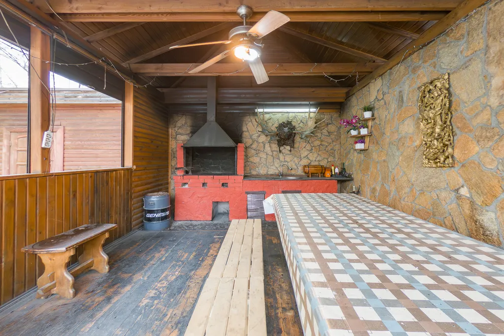 Дом со включённой стоимостью бассейна, сауны, бильярда, мангала