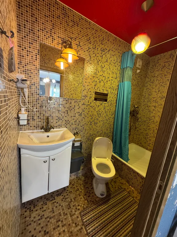 Дом с верандой в саду