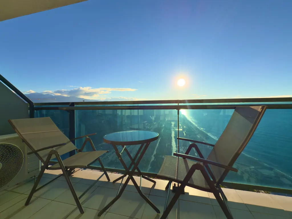 Солнечная студия на берегу моря