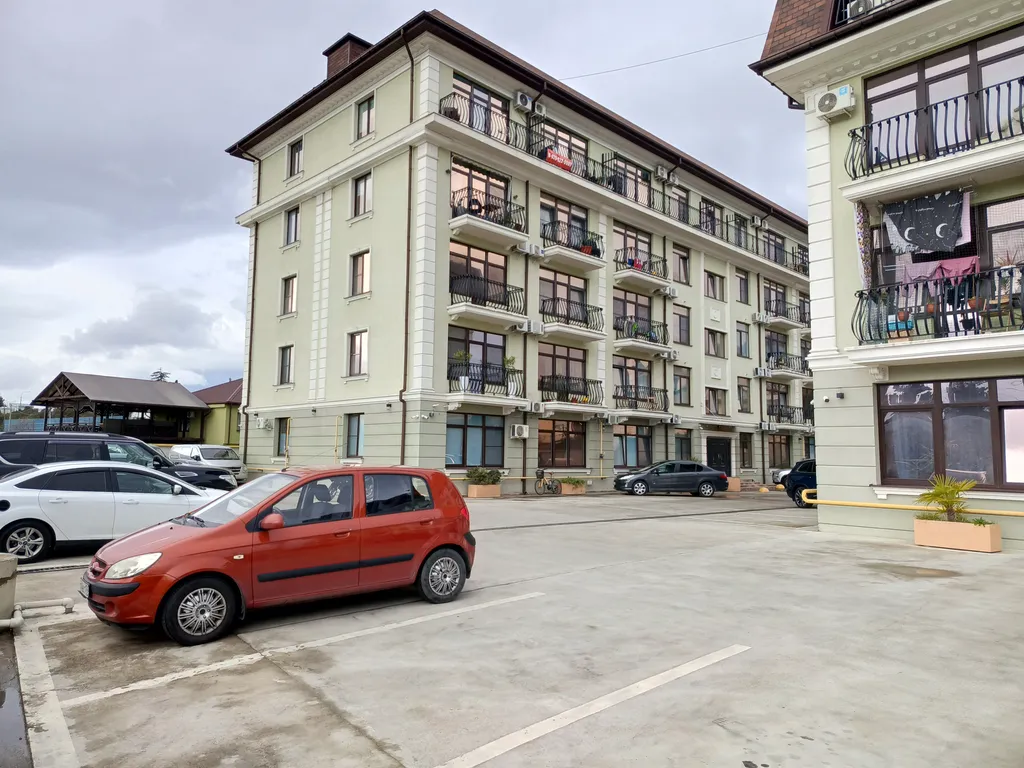 Студия с панорамным окном в Сириусе