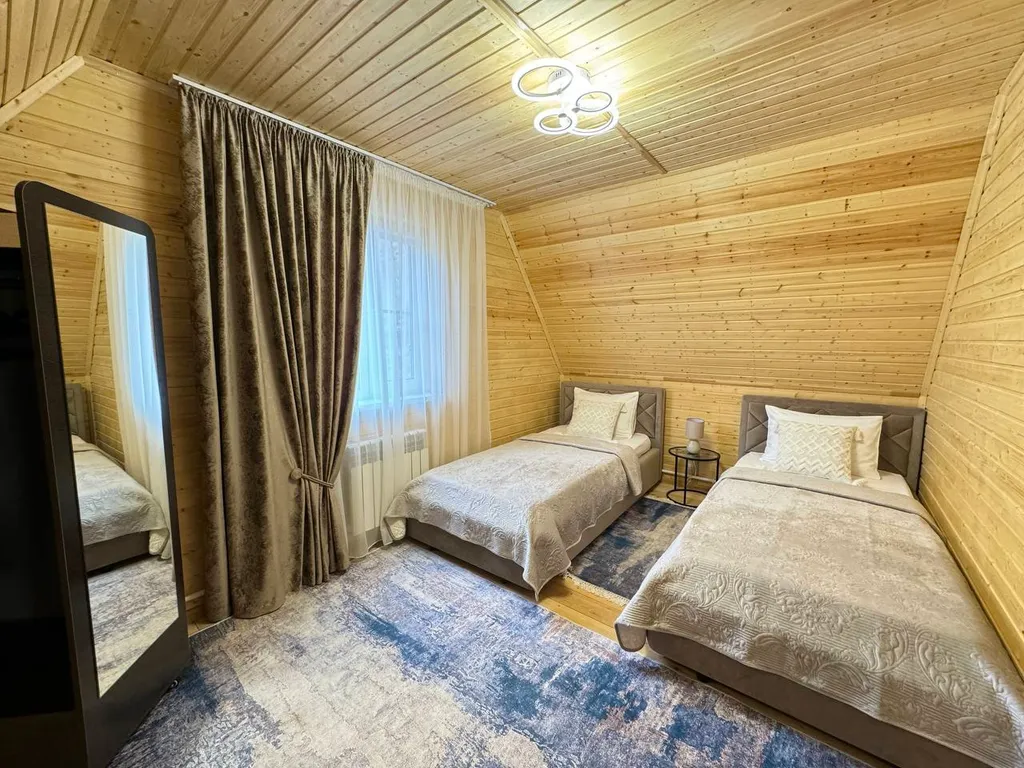 Уютный дом с детской площадкой